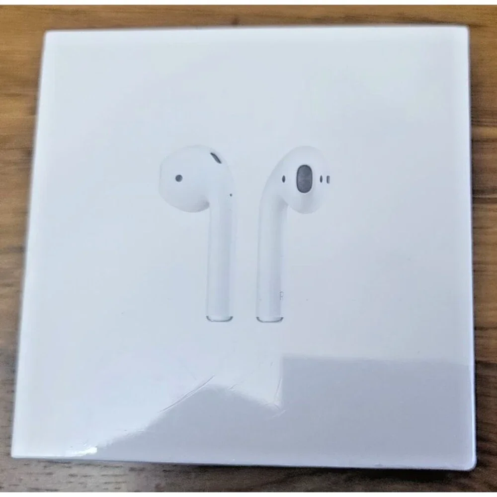Apple AirPods Earbuds w/ Wireless Charging Case Bluetooth White MRXJ2AM/A f seal